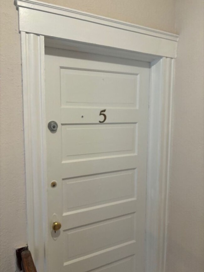 Foto del edificio - Beautiful Top-Floor 1Bd/1Ba Apartment with City Park Views