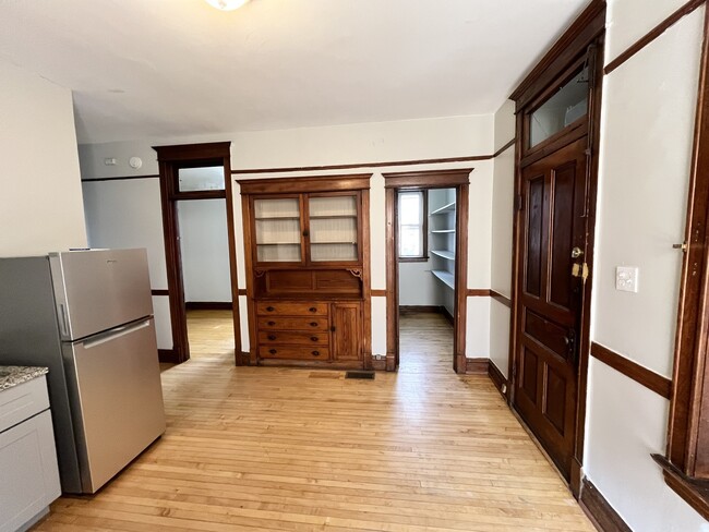 Foto del edificio - 2421 S Drake Ave