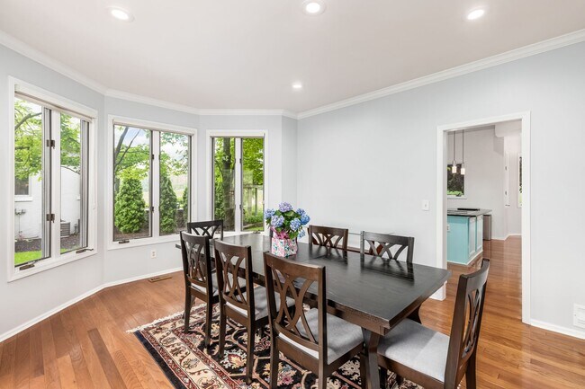 Building Photo - 8453 Greenside Dr