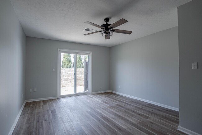 Building Photo - 1312A Farmingdale Dr