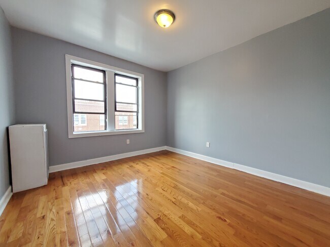 Building Photo - 38 W 29th St