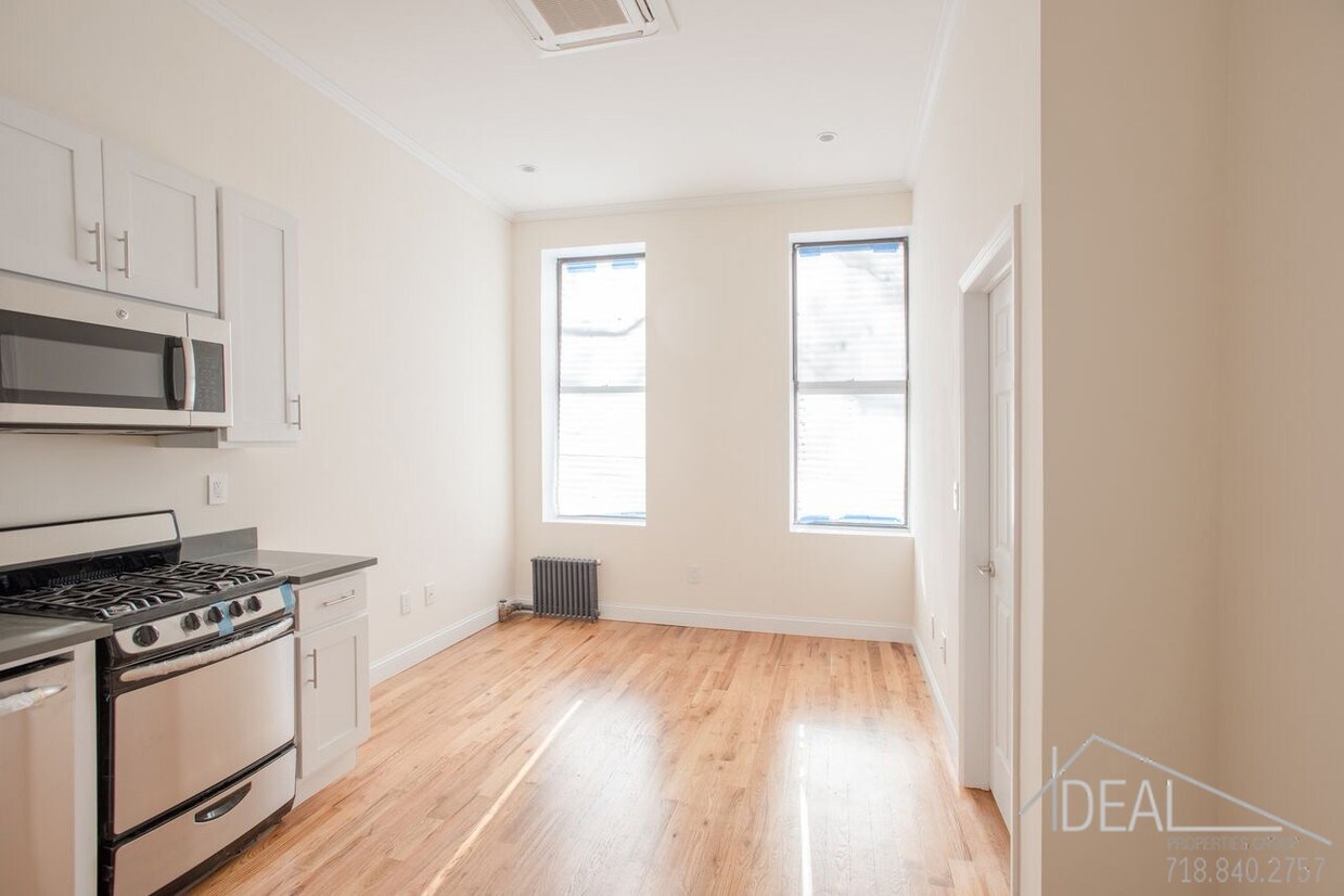 Primary Photo - 114 Park Pl