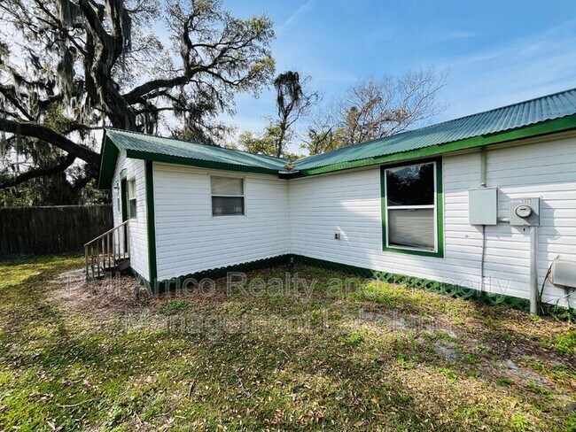 Foto del edificio - 5503 Old Rd 37