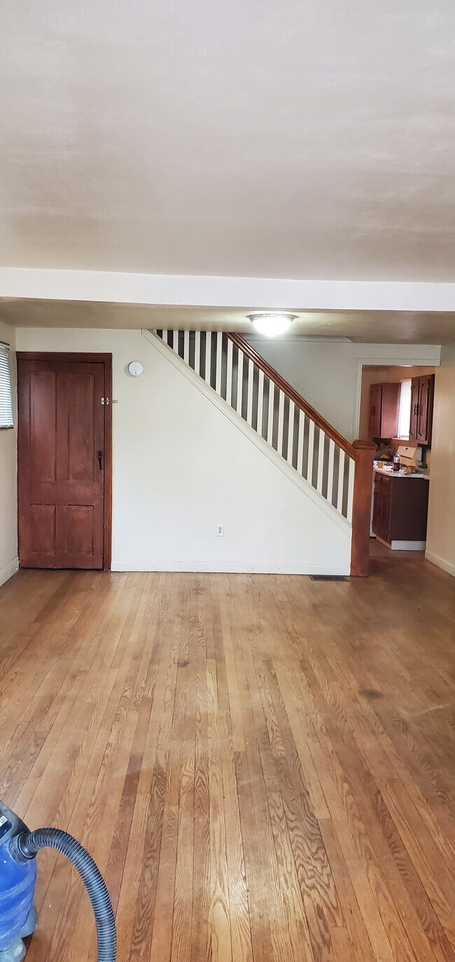 Comedor - 410 Morton Ave