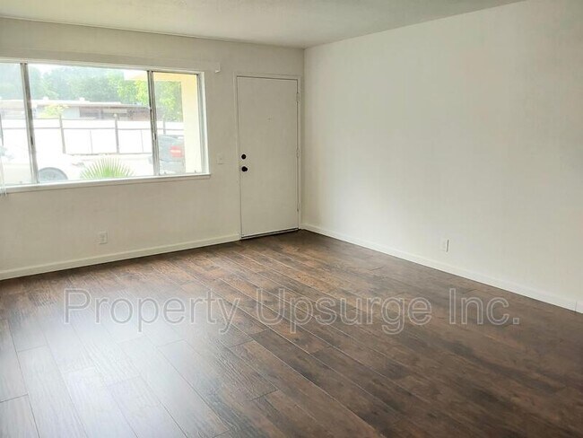 Building Photo - 715 Mary St