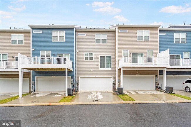 Building Photo - 1815 Iris Ln
