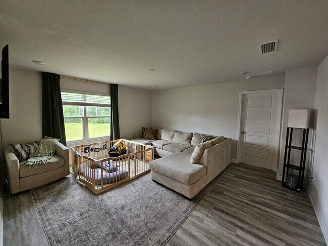 Building Photo - "Experience Comfort and Style in this 4-Bed Oasis with Granite Elegance"