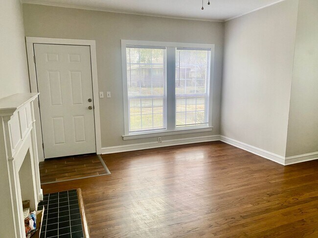 Foto del edificio - Charming 2-Bedroom Duplex for Lease – South Highlands