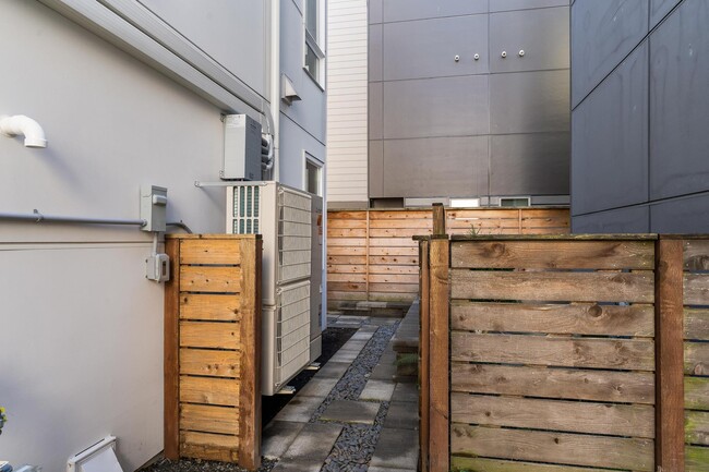 Foto del edificio - 1517 NW 64th St