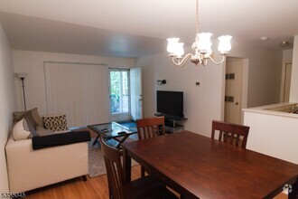 Building Photo - 11 Tansy Ct