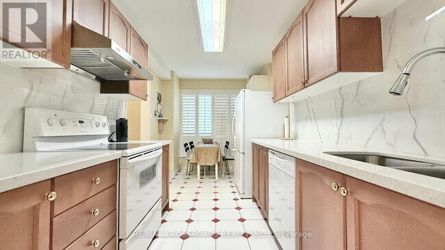 Building Photo - 91-91 Rameau Dr