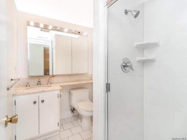 Foto del edificio - 136 Stonemeadow Dr