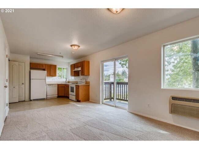 Building Photo - 3317 SE 122nd Ave #6