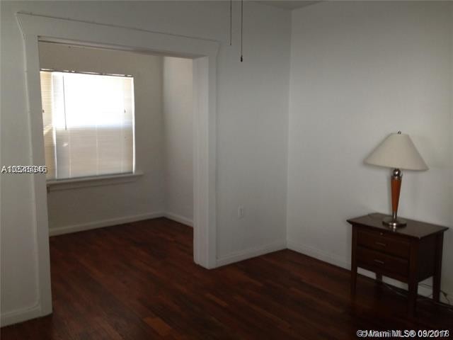 Foto del edificio - 418 NE 26th St