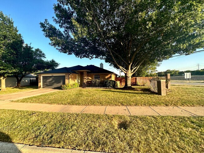 Foto del edificio - Single Family House in Arlington 76001