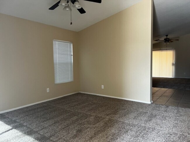 Foto del edificio - 4 BEDROOMS, 2 BATH @ BROADWAY AND 86TH