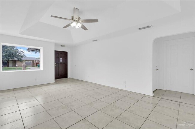 Foto del edificio - 23 E Helmer St