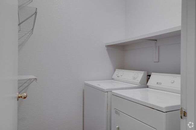 1HAB, 1BA - 883 ft² - The Polo Club