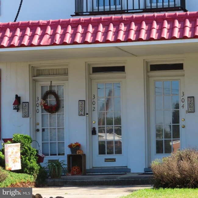Building Photo - 302 S Coldbrook Ave