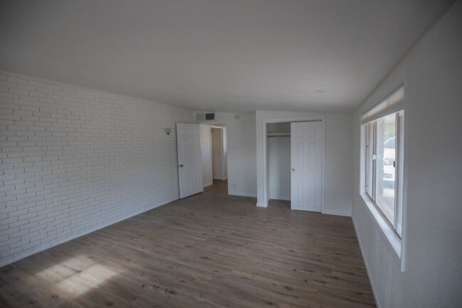 Building Photo - Newly Remodeled Home