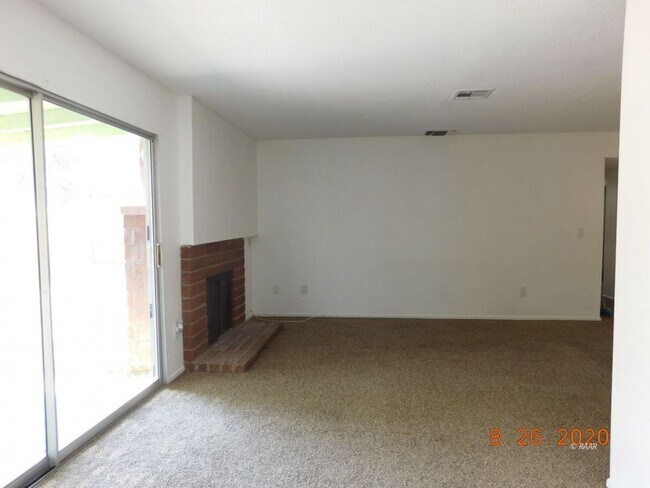Foto del edificio - 136 Purple Sage Ln