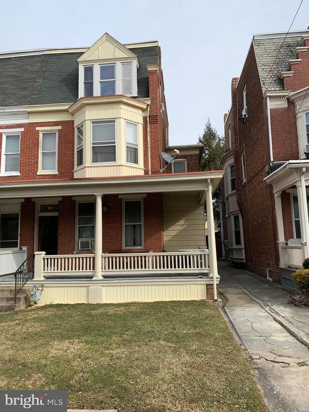 935 S Queen St, York, PA 17403 Room for Rent in York, PA