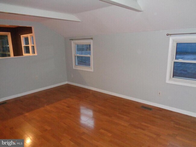 Building Photo - 2 Middle Acre Ln