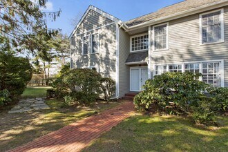 Building Photo - 425 Hampton Rd