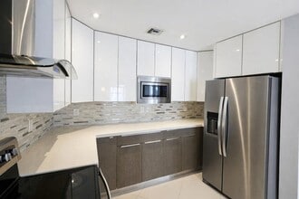 Building Photo - 4135 Eastridge Cir