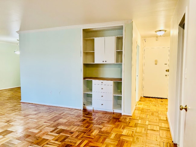 Photo - 4000 Tunlaw Rd NW House