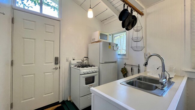 Building Photo - FURNISHED 1 Bedroom Downtown SLO, Utilities Included