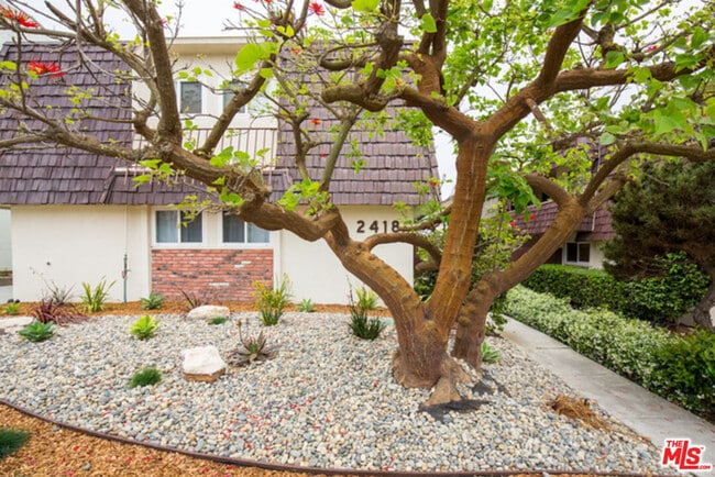 Foto del edificio - 2418 Graham Ave