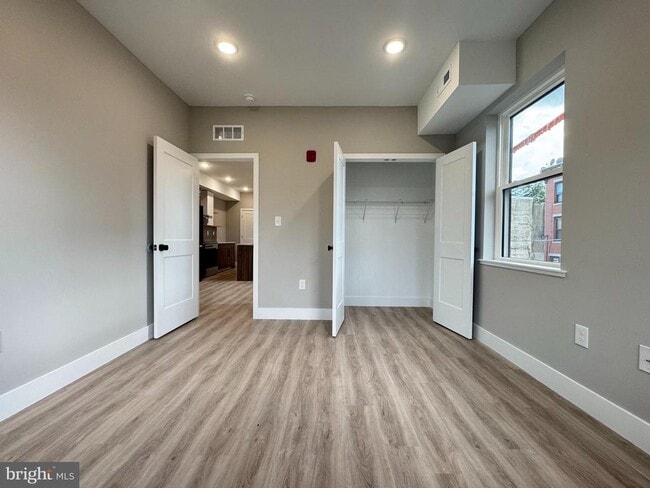 Building Photo - 646 W Huntingdon St
