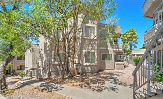 Foto del edificio - MOVE IN SPECIALS 2 weeks FREE - Townhouse with 2 Bedrooms 2 Bath!