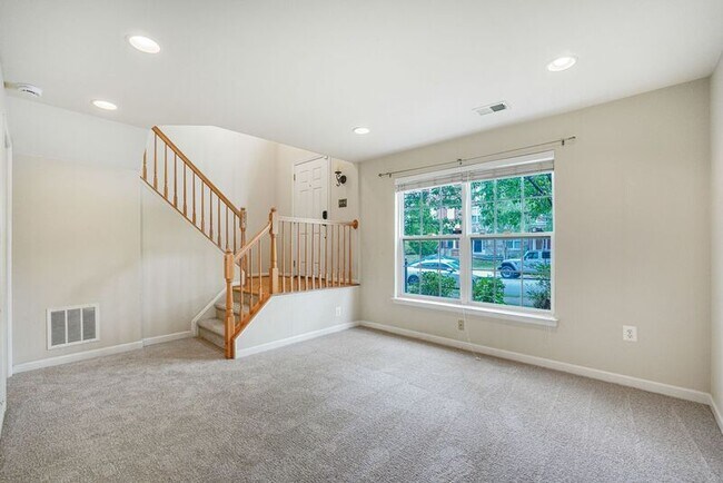 Building Photo - 1606 Wilcox Ave
