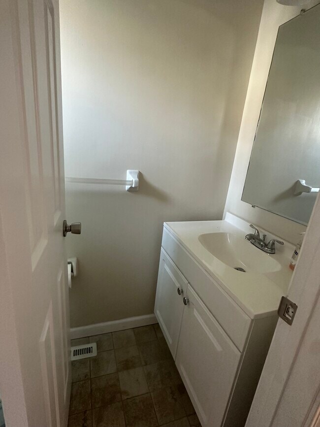 Building Photo - 372 Monticello Dr