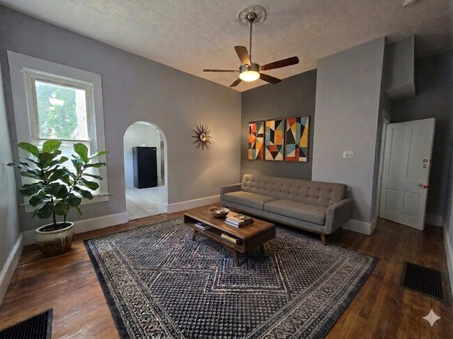 Sala de estar (decorada virtualmente) - 212 Center St