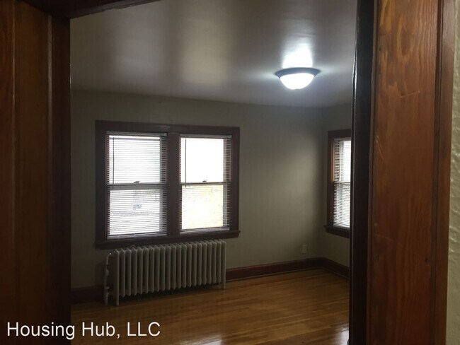 Building Photo - 3 br, 1.5 bath House - 547 Michigan St.