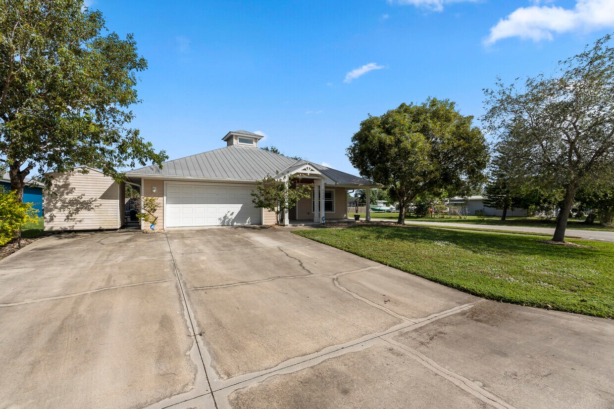 Foto principal - 5029 SE Jack Ave