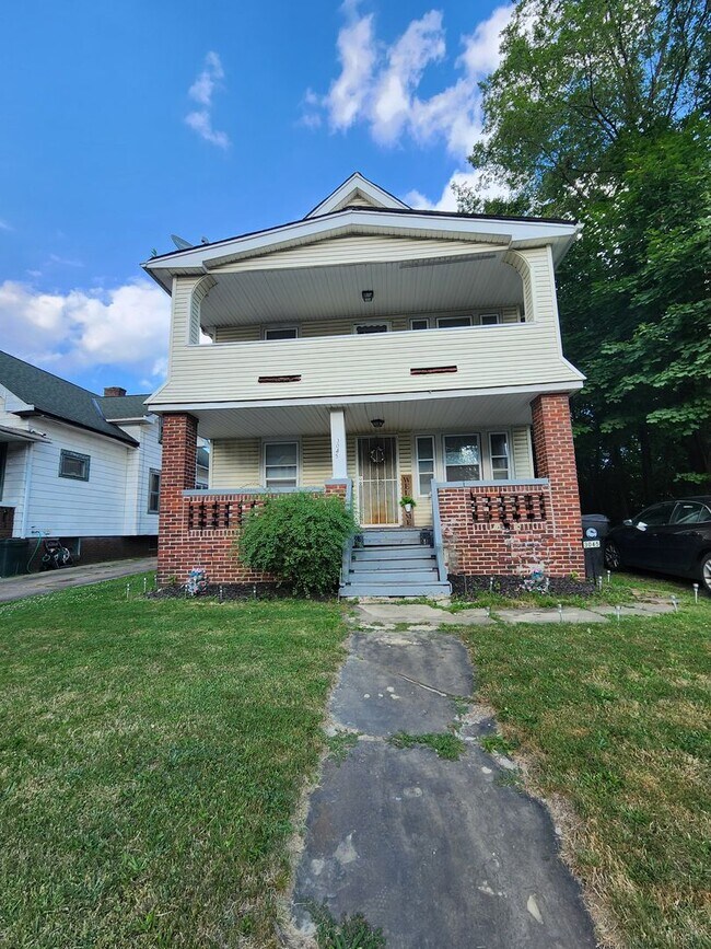 Building Photo - 3045 E 130th St