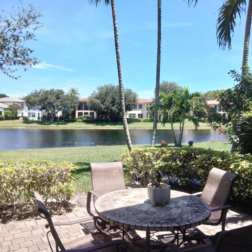Foto principal - 647 Castle Dr