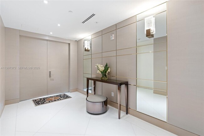 Foto del edificio - 10203 Collins Ave