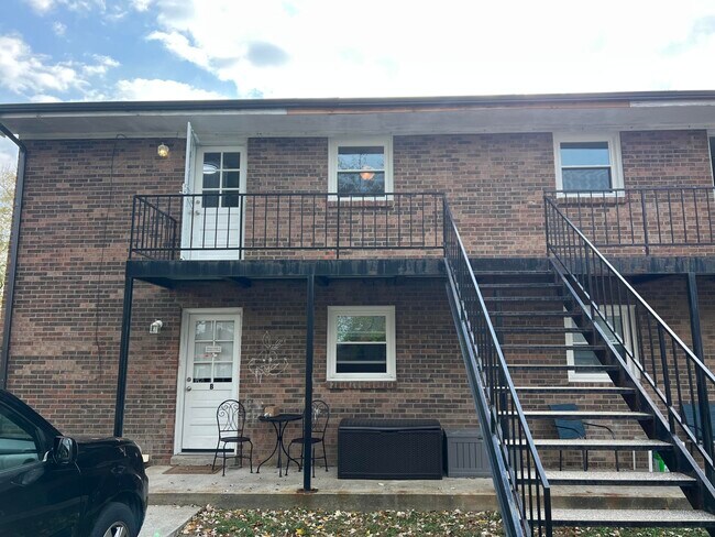 Building Photo - 301 Poage Ct