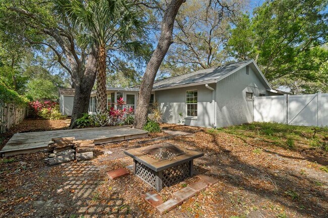 Building Photo - 201 Arbor Glen Dr