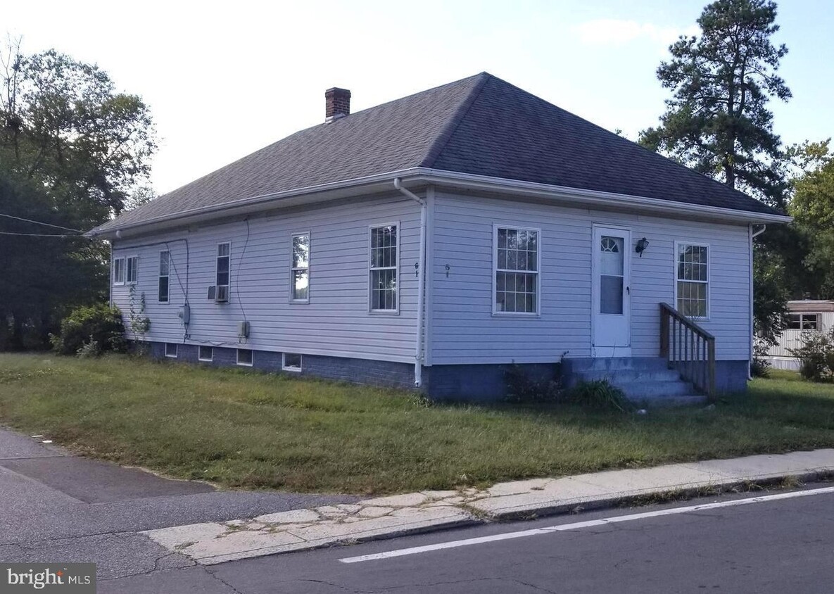 Primary Photo - 61 Commerce St