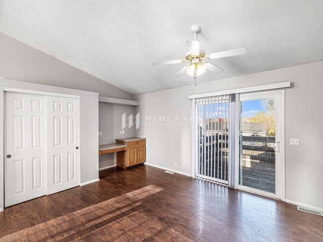 Building Photo - Multi-Level Elkhorn Home