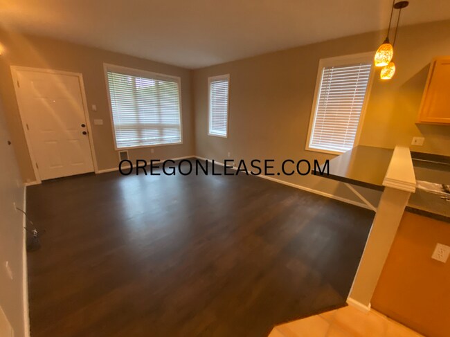 Foto del edificio - 2 bed 2 bath South Eugene Townhome