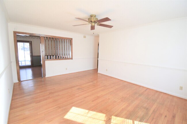 Foto del edificio - Coming Soon: 3 Bedroom, 2 Bathroom Home (N...