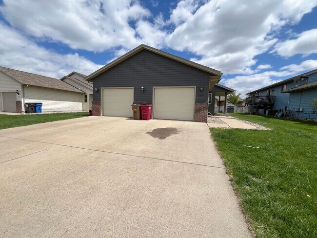 Foto del edificio - 3 Bed/2 Bath Apartment in Sioux Falls!