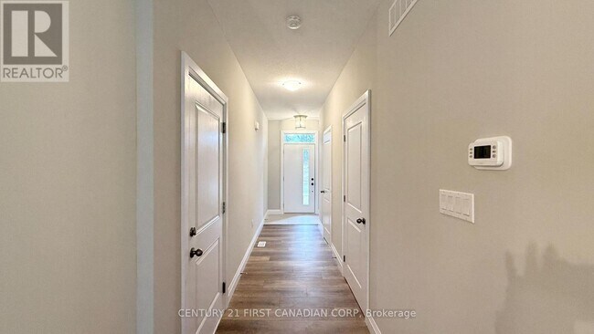 Photo du bâtiment - 6981 Heathwoods Ave